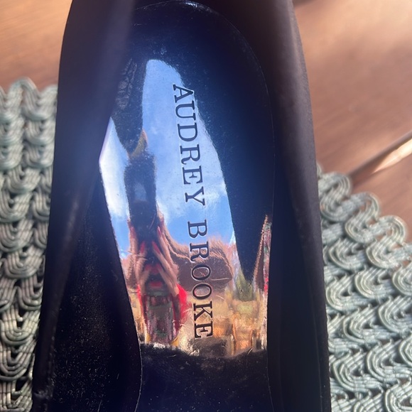 New never worn size 7.5 Audrey Brooke Embellished Dress Pumps, black. 4” heel - Picture 5 of 11